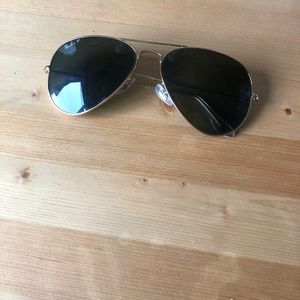 RAY BAN AVIATOR SUN GLASSES